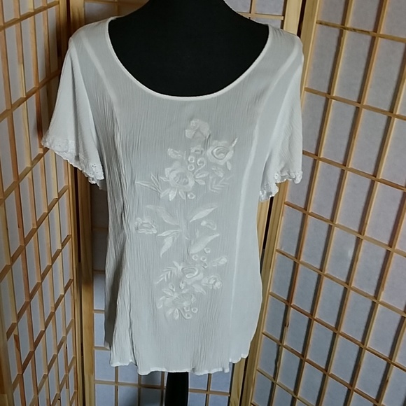 torrid Tops - White on White Embroidered Top Torrid  Size 2X